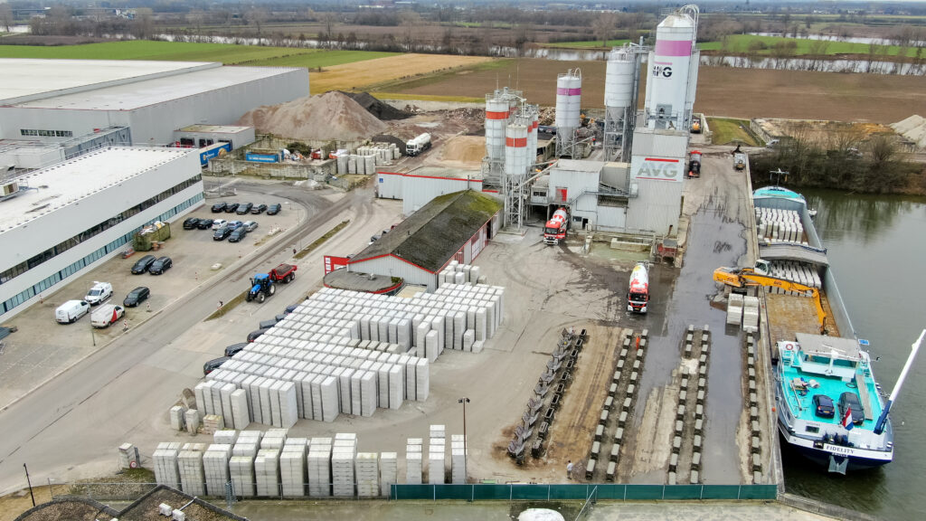 Contact_Transport_Betonmortel_Afvalcontainers_Zand_Grind